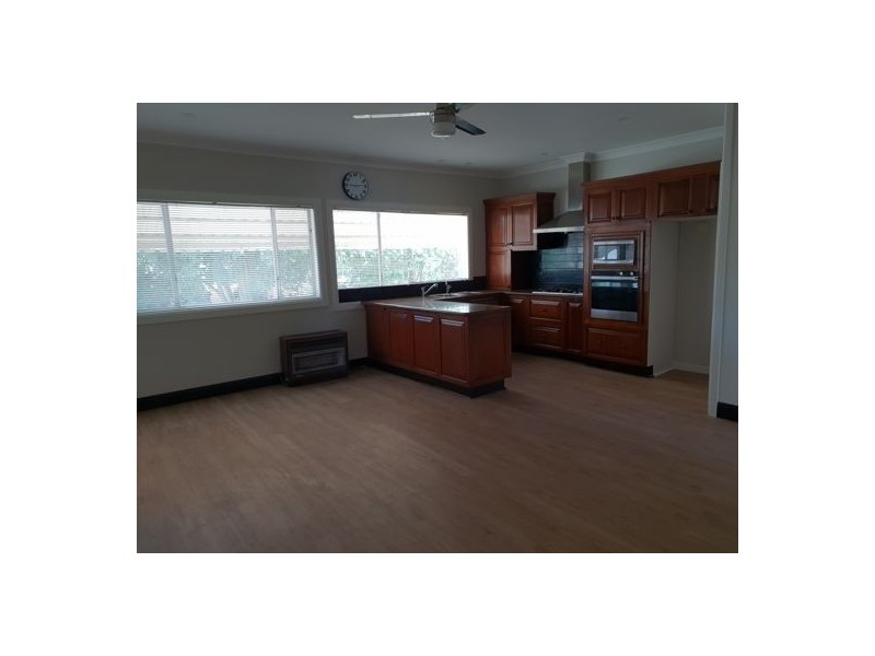 11 Thomas Street, Tamworth NSW 2340