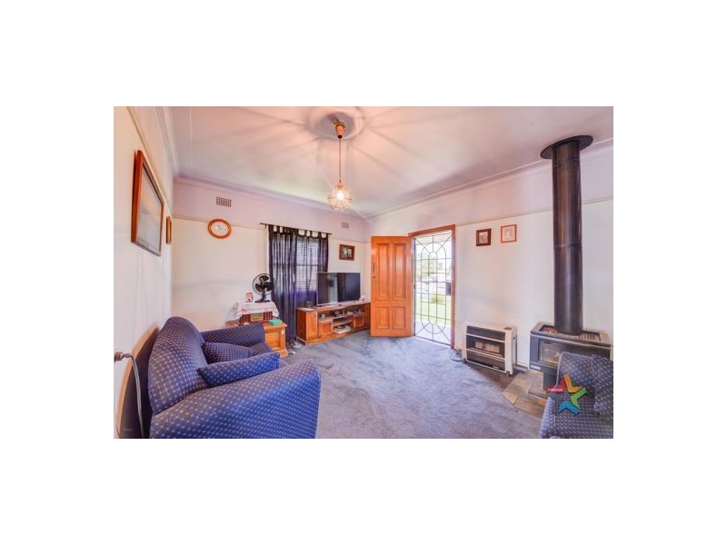 33 Edgeroy Street, Tamworth NSW 2340