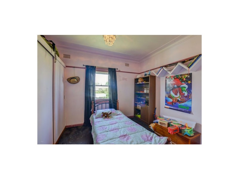 33 Edgeroy Street, Tamworth NSW 2340