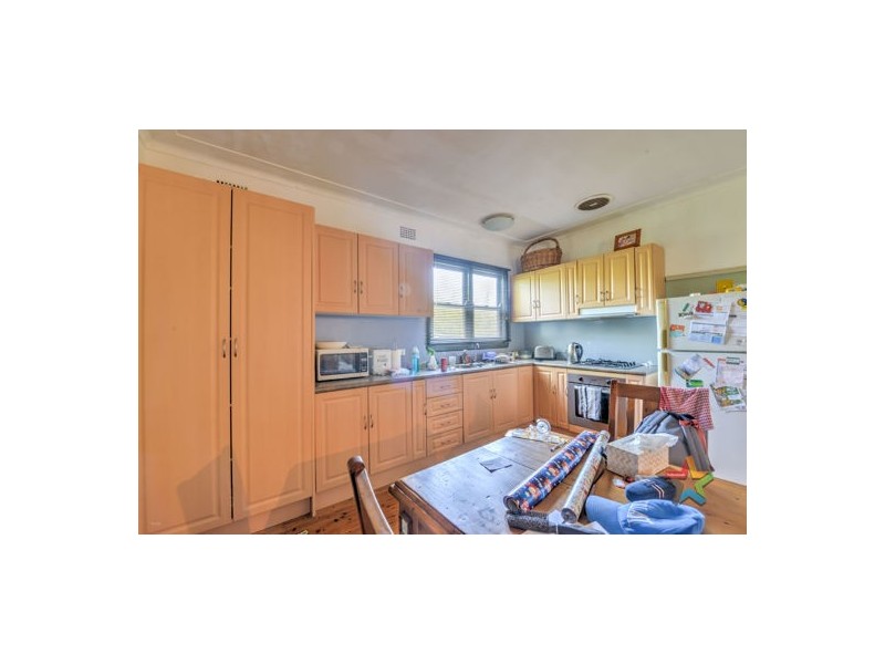 33 Edgeroy Street, Tamworth NSW 2340