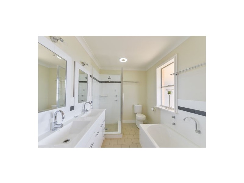 130 Upper Street, Tamworth NSW 2340