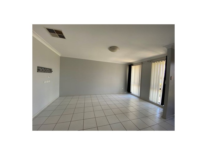 16 Burdekin Place, Tamworth NSW 2340