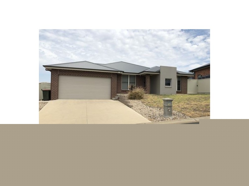 2a Kaputar Close, North Tamworth NSW 2340