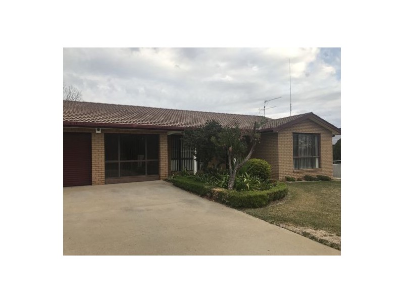 27 Bandalong Street, Tamworth NSW 2340