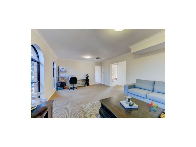 11 Caloola Street, Tamworth NSW 2340