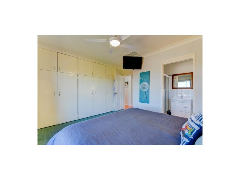 11 Caloola Street, Tamworth NSW 2340