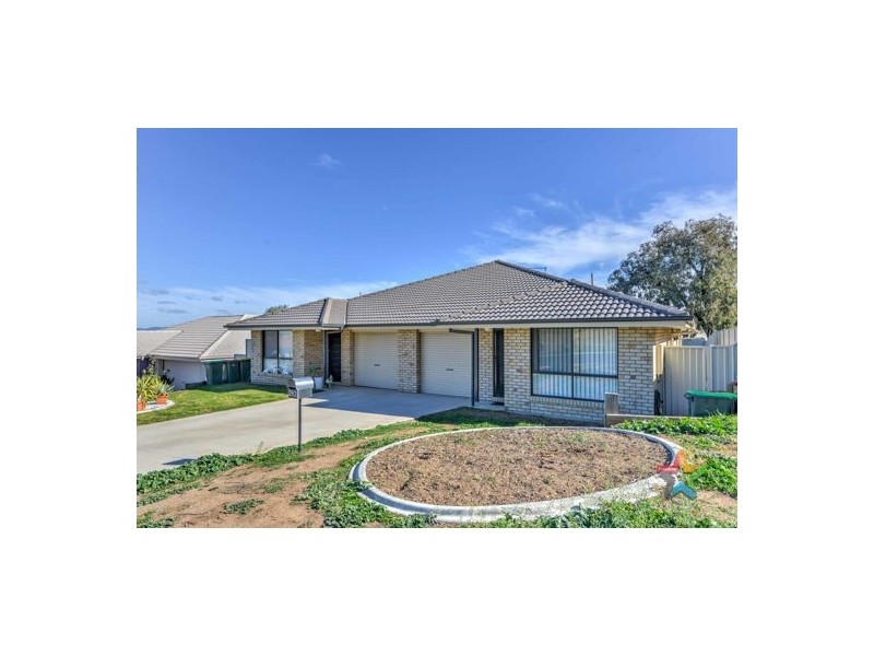 1 & 2/29 Kaputar Close, Tamworth NSW 2340