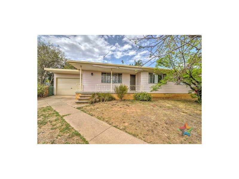 8 Woodhill Place, Tamworth NSW 2340