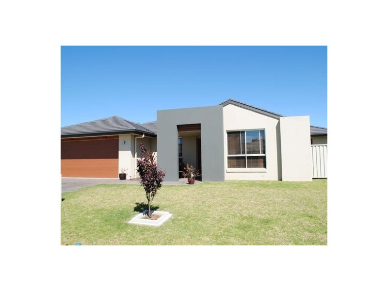 18 Bowman Drive, Tamworth NSW 2340