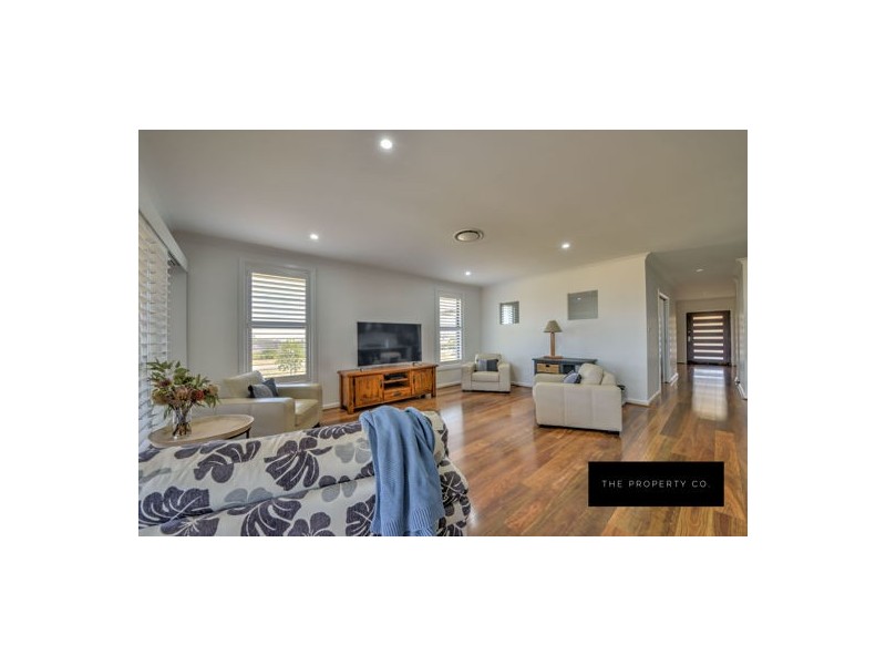 2 Carrai Close, Tamworth NSW 2340