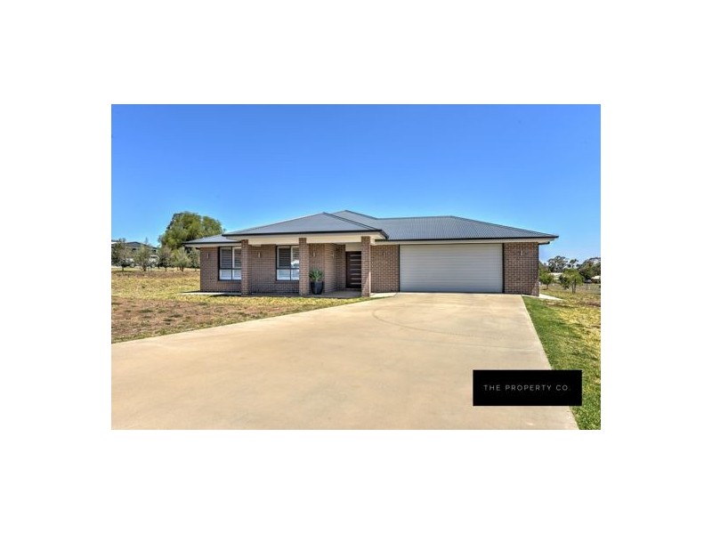 2 Carrai Close, Tamworth NSW 2340