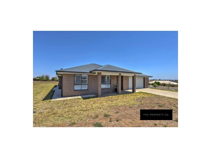 2 Carrai Close, Tamworth NSW 2340