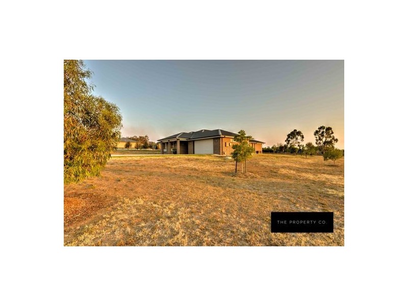 2 Carrai Close, Tamworth NSW 2340