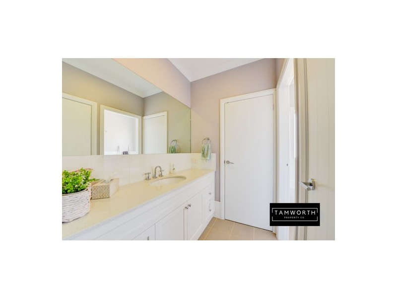 2 Bentwing Place, Tamworth NSW 2340