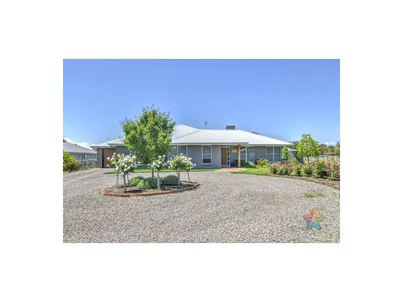 9 Edna Close, Tamworth NSW 2340