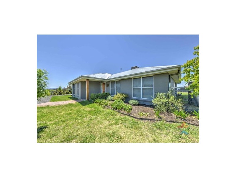 9 Edna Close, Tamworth NSW 2340