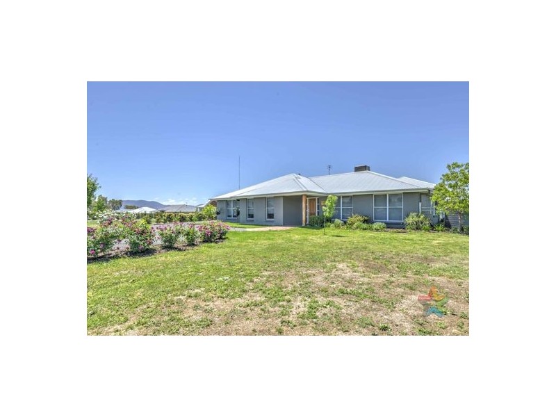 9 Edna Close, Tamworth NSW 2340