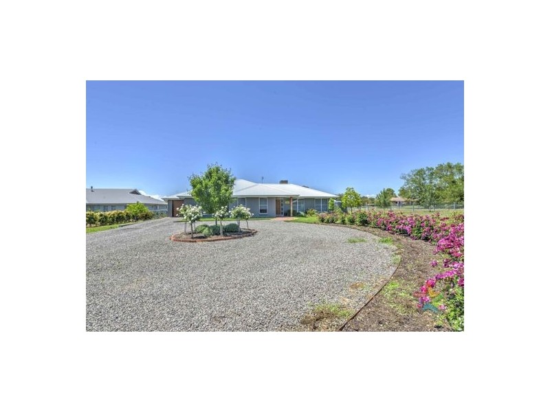 9 Edna Close, Tamworth NSW 2340