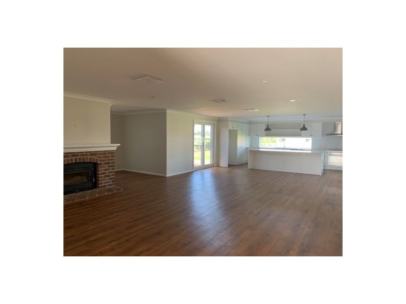 9 Edna Close, Tamworth NSW 2340