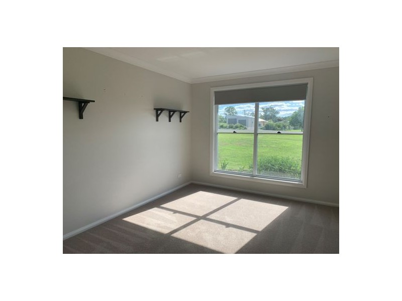 9 Edna Close, Tamworth NSW 2340