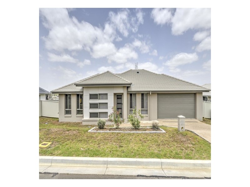 57 Tulipwood Cresent, Tamworth NSW 2340
