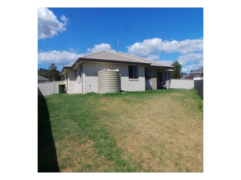 57 Tulipwood Cresent, Tamworth NSW 2340