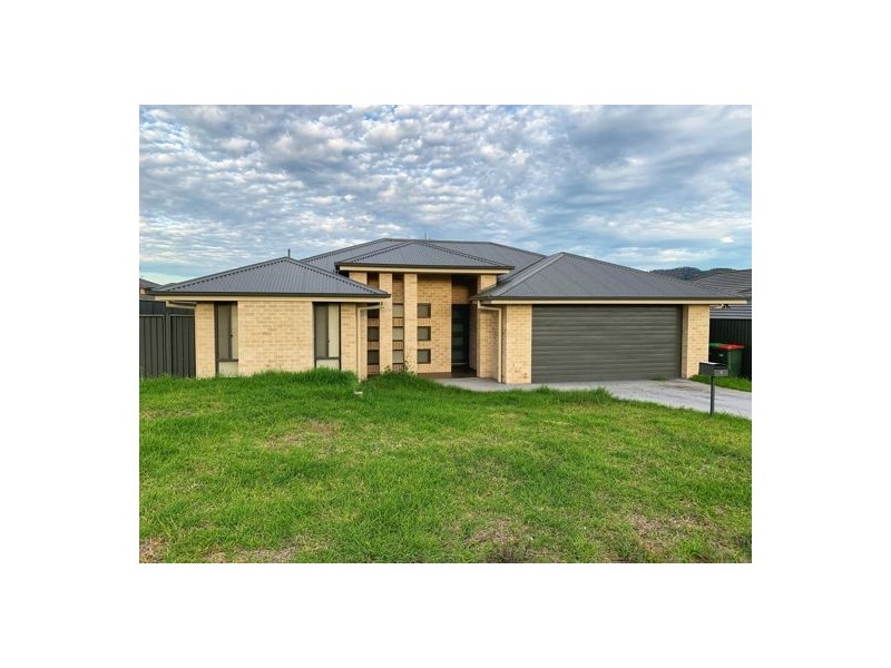 5 Reginald Drive, Kootingal NSW 2352