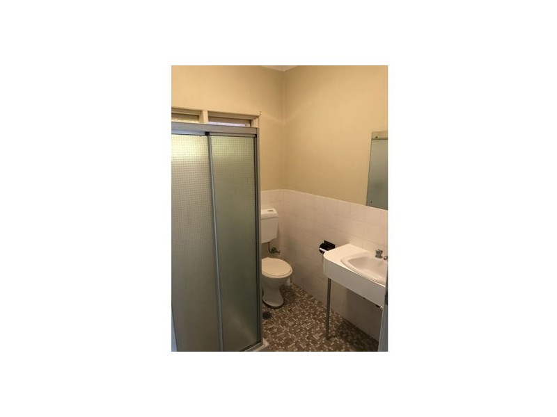 Upstairs Flat 417-419 Peel Street, Tamworth NSW 2340