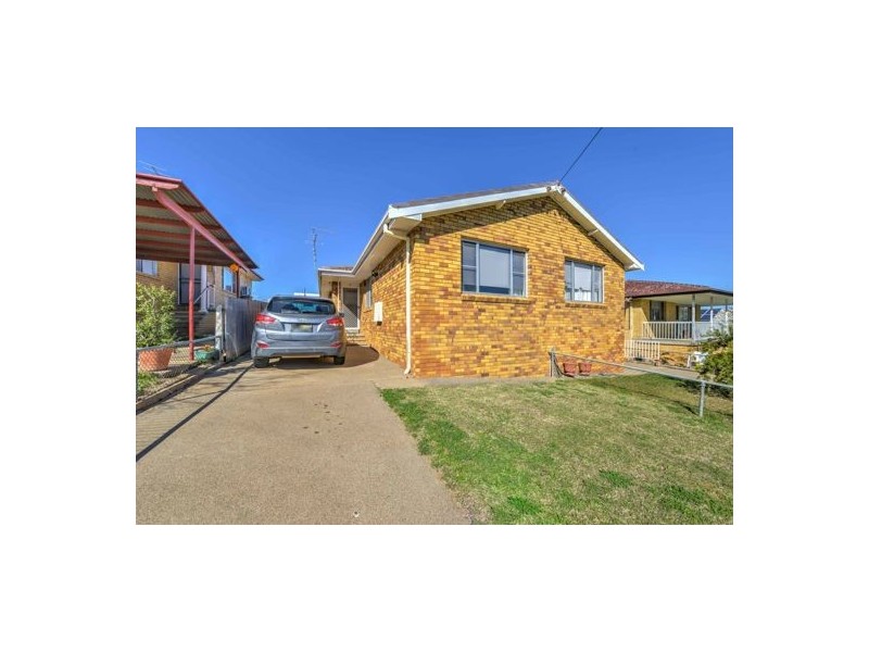 2/11 Yarmouth Parade, Tamworth NSW 2340
