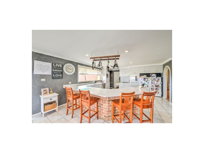 8 Warwick Road, Tamworth NSW 2340