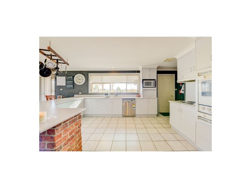 8 Warwick Road, Tamworth NSW 2340