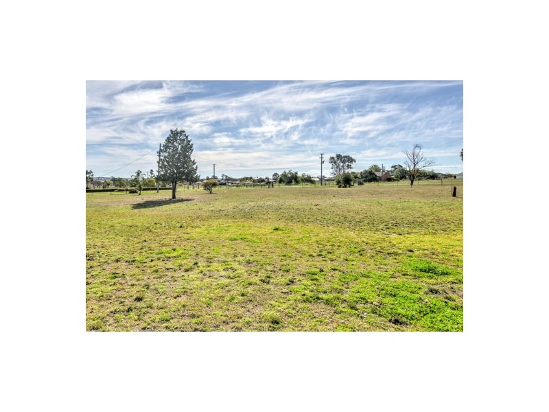 8 Warwick Road, Tamworth NSW 2340