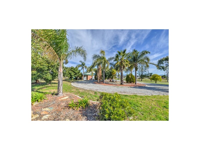 8 Warwick Road, Tamworth NSW 2340