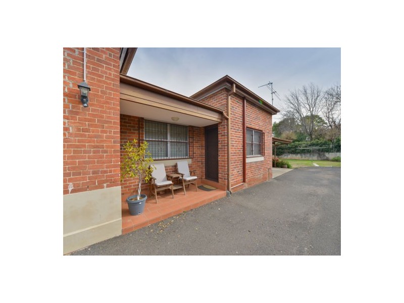 2/84 Fitzroy Street, Tamworth NSW 2340