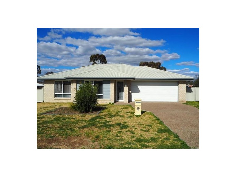 7 McKinlay Place, Tamworth NSW 2340