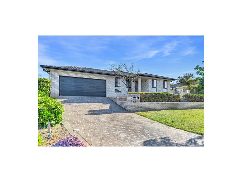 43 Peregrine Ave, Tamworth NSW 2340