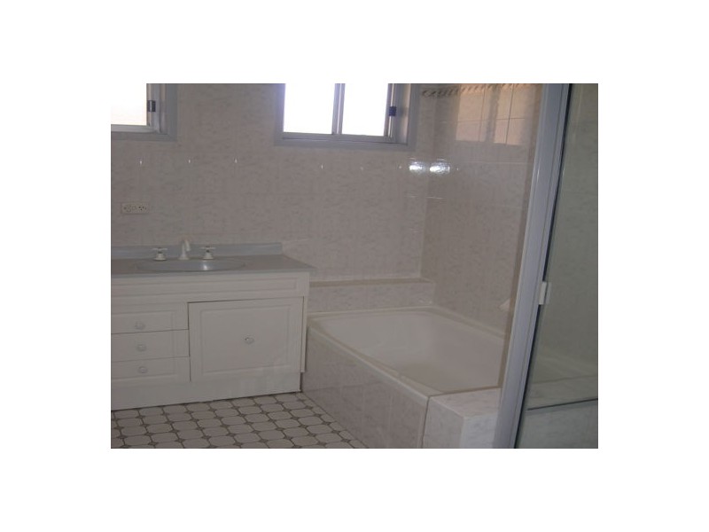 8 Ashburton Street, Tamworth NSW 2340