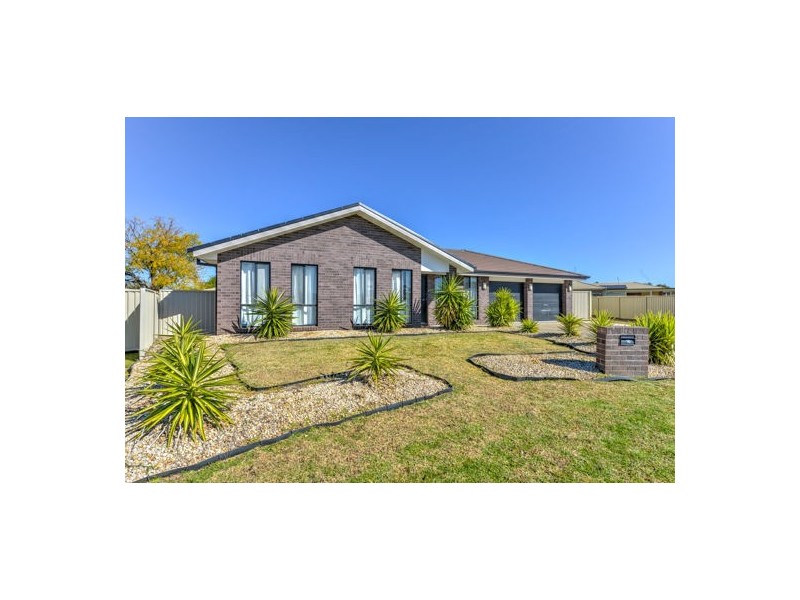16 Burdekin Place, Tamworth NSW 2340