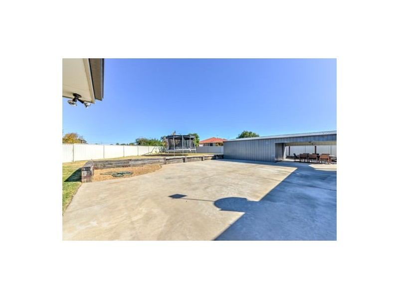16 Burdekin Place, Tamworth NSW 2340