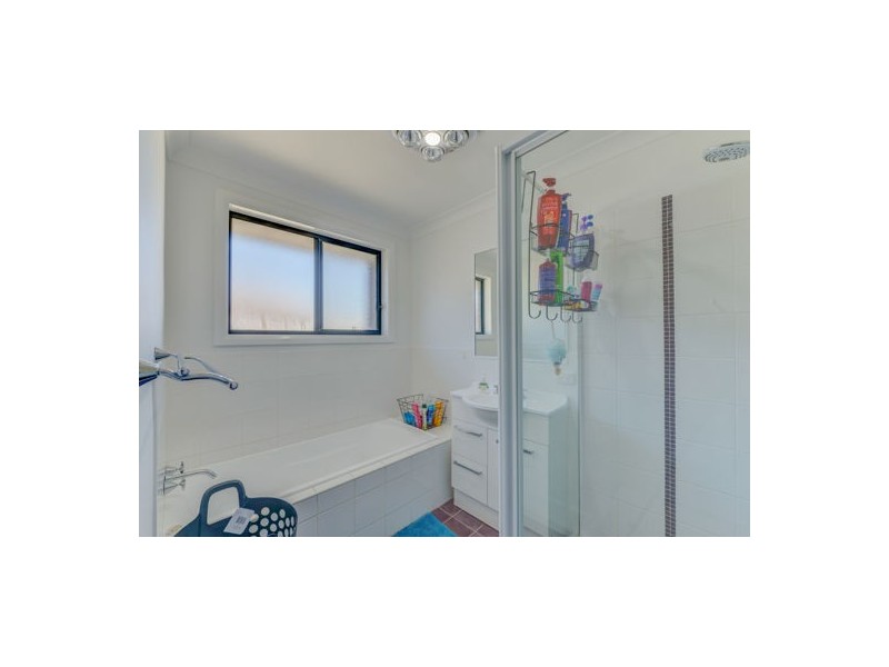 16 Burdekin Place, Tamworth NSW 2340