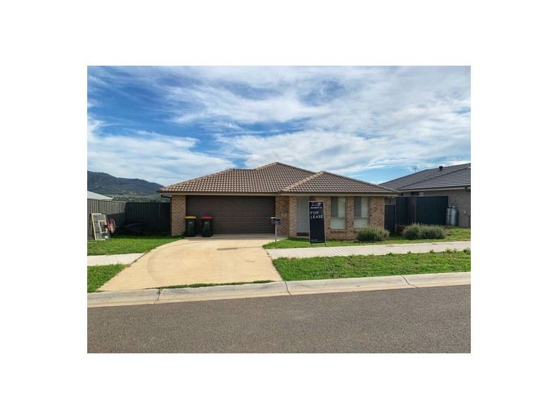 32 Reginald Drive, Tamworth NSW 2340