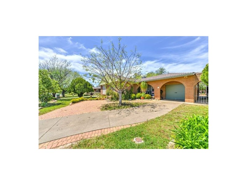 20 Waree Drive, Tamworth NSW 2340