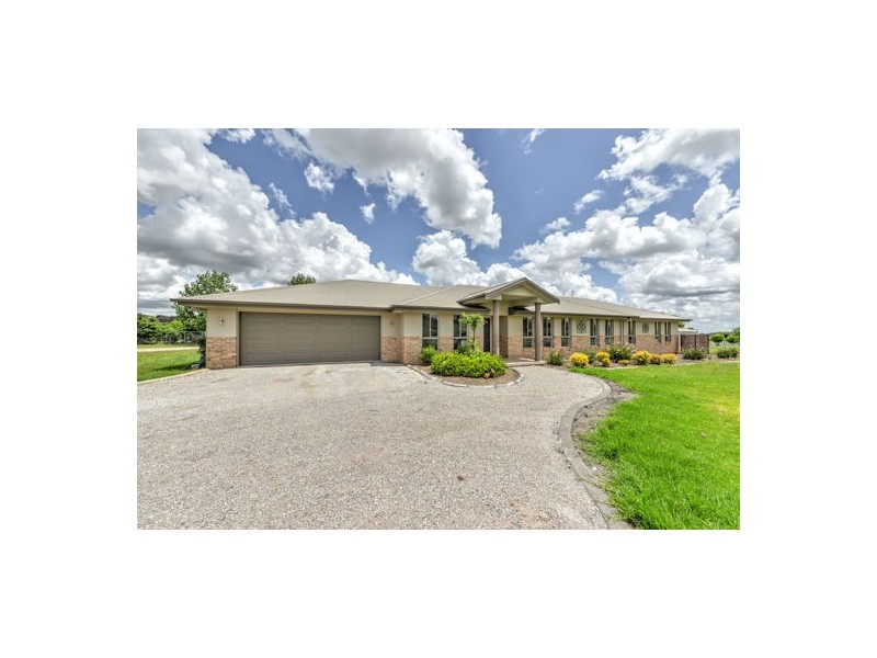 13 Whiporie Close, Tamworth NSW 2340