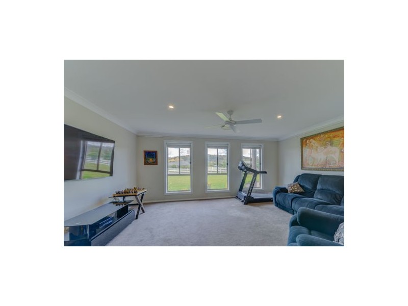 13 Whiporie Close, Tamworth NSW 2340