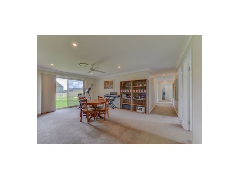 13 Whiporie Close, Tamworth NSW 2340