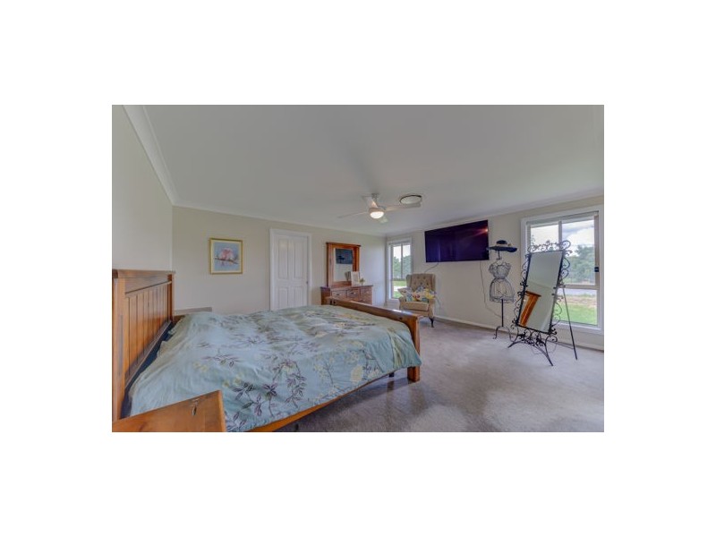 13 Whiporie Close, Tamworth NSW 2340