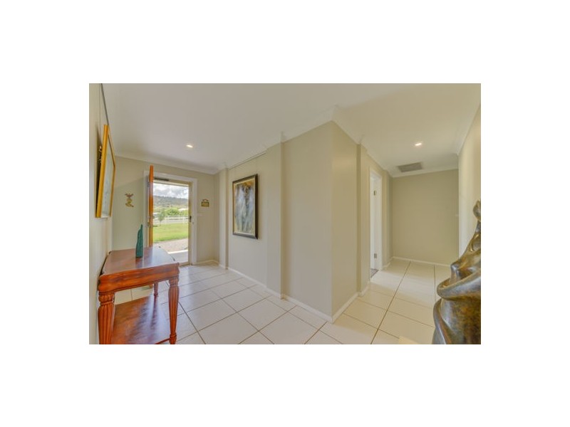 13 Whiporie Close, Tamworth NSW 2340