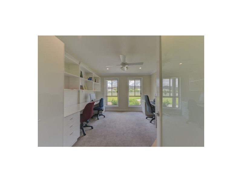13 Whiporie Close, Tamworth NSW 2340