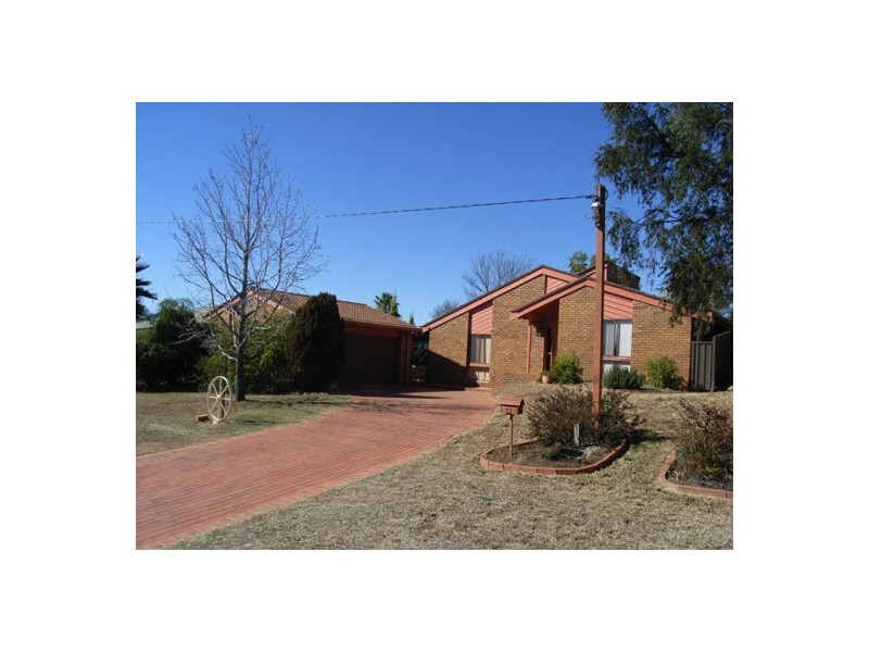 13 Osprey Way, Tamworth NSW 2340