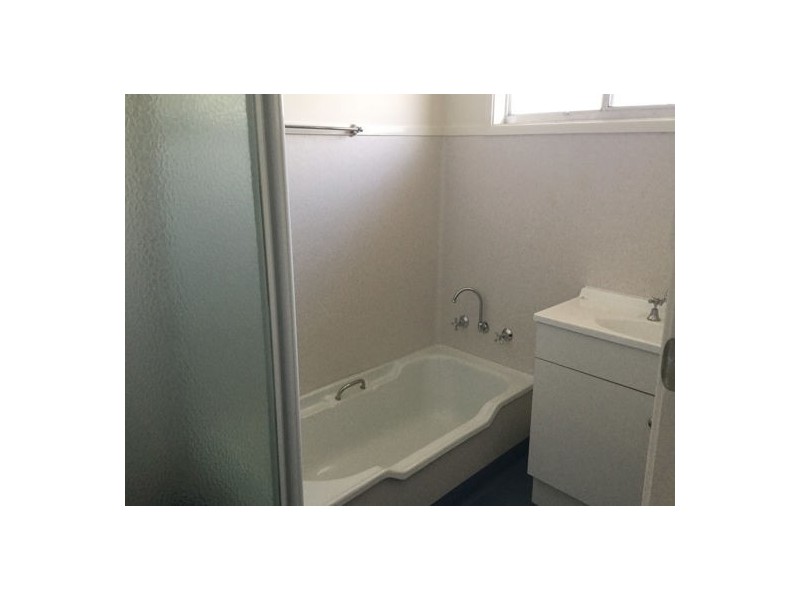 4 Dorothy Avenue, Kootingal NSW 2352